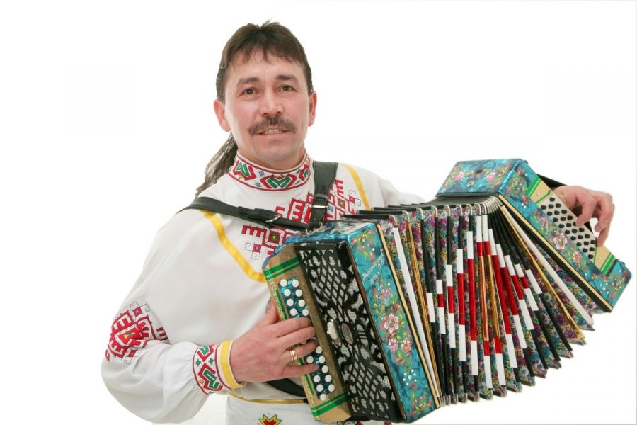 Чувашская гармонь народный музыкальный инструмент-