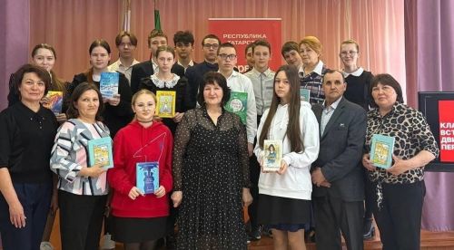 Елена Аксупи Кивӗ Ӳсел шкулӗнче хăнара пулнă
