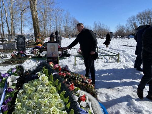 Чӗри тӗпне кӗрсе вырнаçнă юлташне этем нихăçан та манса каймасть