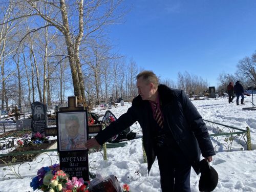 Чӗри тӗпне кӗрсе вырнаçнă юлташне этем нихăçан та манса каймасть