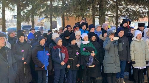 Чӗри тӗпне кӗрсе вырнаçнă юлташне этем нихăçан та манса каймасть