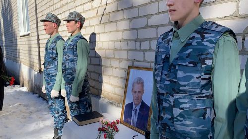 Чӗри тӗпне кӗрсе вырнаçнă юлташне этем нихăçан та манса каймасть