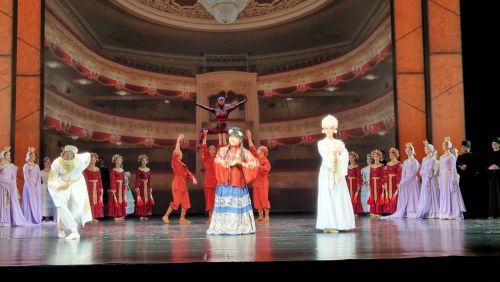 М.Джалиль ячӗллӗ Тутар патшалăх оперăпа балет театрӗн сезонӗ Никита Бичурина халалланă «Иакинф» балет постановкин премьерипе уçăлчӗ
