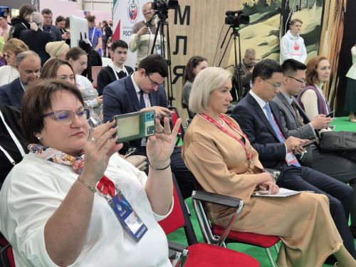 Рустам Минниханов: «Раççейпе Китай компанийӗсен хушшинче ӗçлӗ, усăллă килӗшӳсем тăвасса кӗтетпӗр»