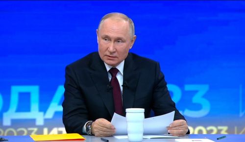 Раççей Федерацийӗн Президенчӗ Владимир Путин: «Анăç пире вăрçăштарса ярса пайласшăн пулчӗ, анчах кăлăхах»