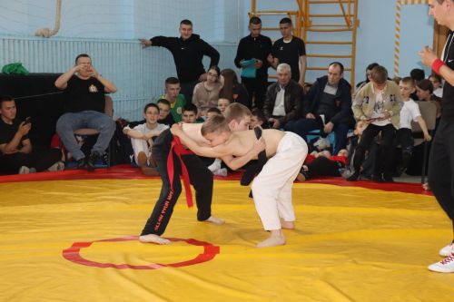 Тӗп приза чи çамрăк спортсмен Арсений Ушаков çӗнсе илчӗ