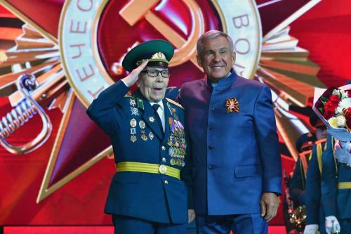 Рустам Минниханов: Ҫӗнтерӳ кунӗ - пӗтӗм халӑх уявӗ»