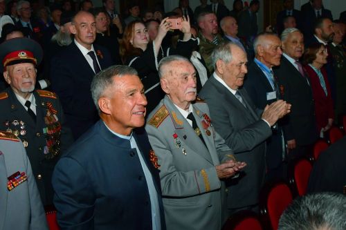 Рустам Минниханов: Ҫӗнтерӳ кунӗ - пӗтӗм халӑх уявӗ»