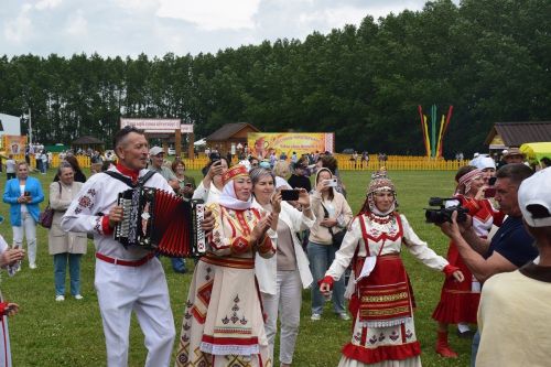 Аксусем Уяв картине тăчӗç