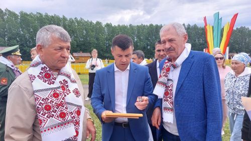 Аксусем Уяв картине тăчӗç