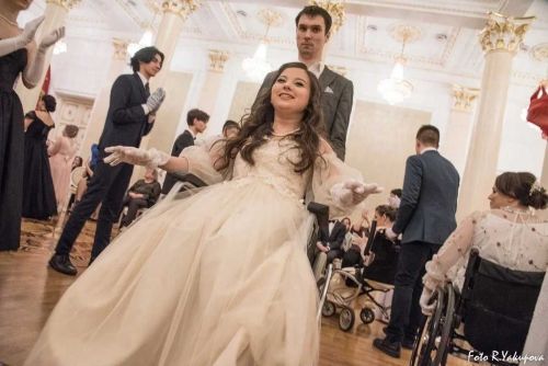 «Э-моция» инклюзи творчество студийӗ бала хутшăнакансене пуçтарма тытăннă