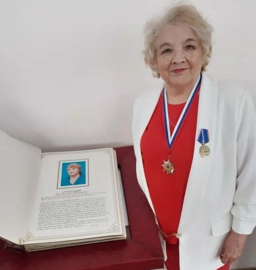 ВАЛЕНТИНА ТАРАВАТ ЯТНЕ УЛЬЯНОВСК ОБЛАÇӖН ЫЛТĂН КӖНЕКИНЕ КӖРТНӖ
