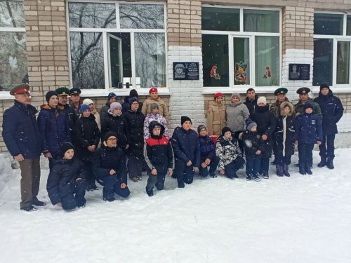 Аксу районӗнчи Емелькино вăтам шкулӗнче Вячеслав Марковăн Асăну хăмине уçрӗç