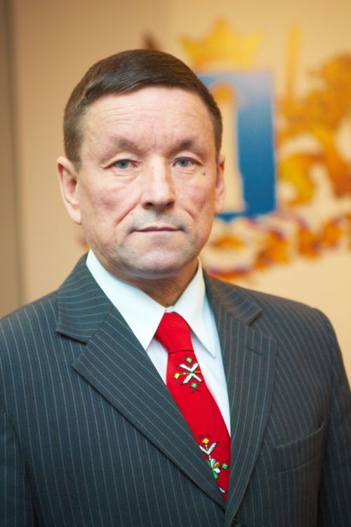 Николай Ларионов: «Литература йывăр, çапах юратнă ӗç»