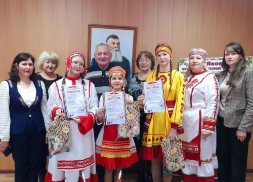 Теччӗсем сăвă конкурсӗ ирттерчӗç