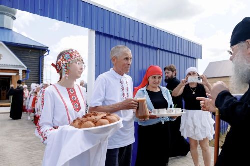 Апас районӗнчи Черккӗнри чăвашсем Кирилл митрополитран пил илнӗ