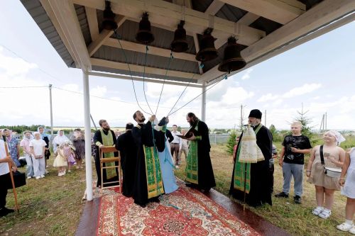 Апас районӗнчи Черккӗнри чăвашсем Кирилл митрополитран пил илнӗ