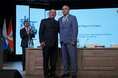 Азнакай районӗн çӗнӗ пуçлăхӗпе Марат Ахметов паллаштарчӗ