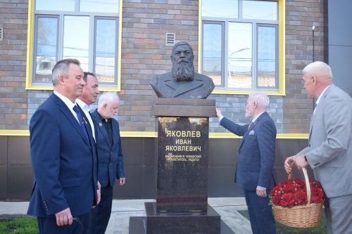 Пăва хулинче И.Я. Яковлевăн палăкӗ уçăлчӗ