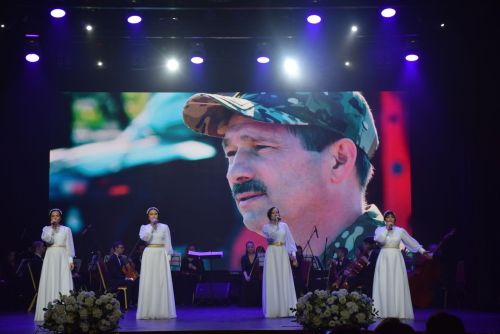 Конкурс: "Женщина года. Мужчина года: Женский взгляд"