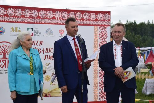 Уяври литература фестивалӗнче