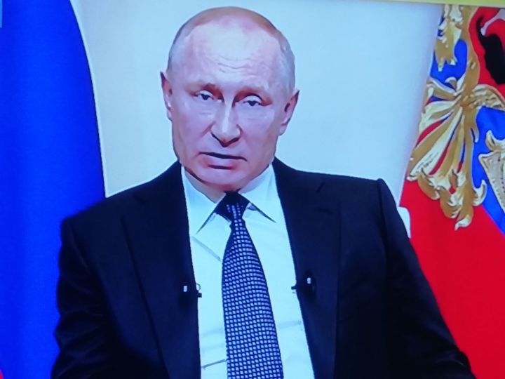 Владимир Путин: "Конституци тӳрлетӗвӗсем пирки сасӑлассине урӑх вӑхӑта куҫармалла"
