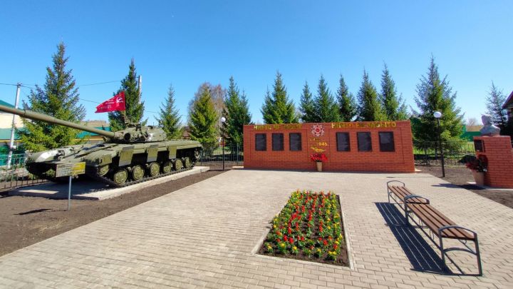 Тури Услон районӗнчи Ямпулатра Совет Союзӗн Паттăрне Семен Коновалова халалласа мемориал комплексне уçнă