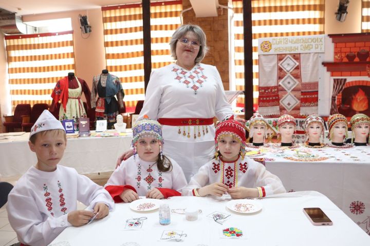 Галина Кудряшова: «Юлташсем мана вылянă чух ялан учитель тăватчӗç»