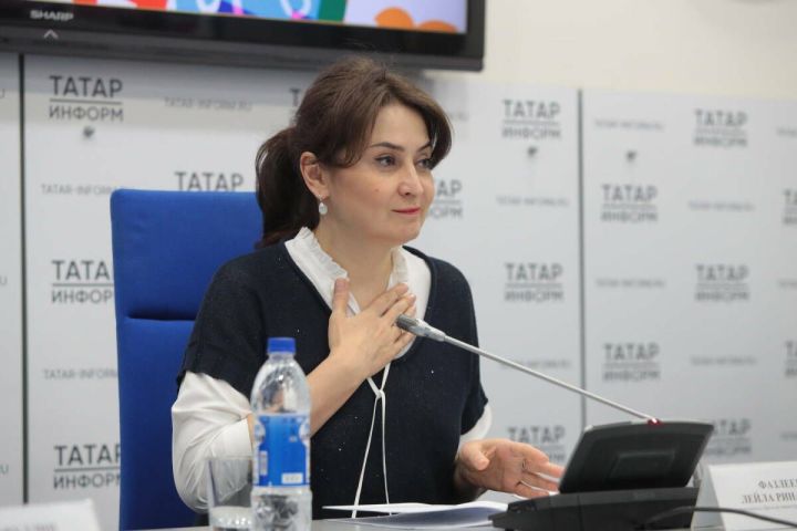 Лейла Фазлеева поздравила педагогов Татарстана с Днем учителя