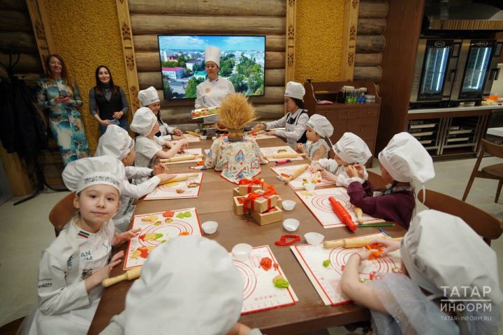 900 шкул ачи хăйсене тӗрлӗ пултарулăхра тӗрӗслесе пăхнă