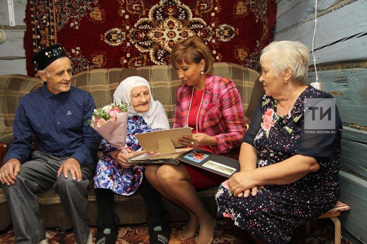Семьи Татарстана приютили 36 пожилых людей
