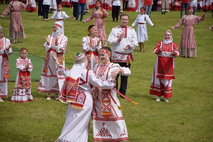 Чувашский википедия. Уяв праздник чувашей. Уяв ячӗпе. Уяв 2022 в Татарстане. Праздничная одежда чувашей Уяв.