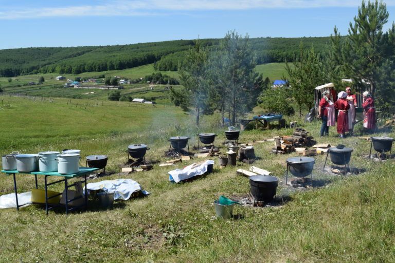 Суркино сургут. Суркино Альметьевский район. Старое Суркино Альметьевский район. Новое Суркино Альметьевский район. Открытый фестиваль на природе на Урале.