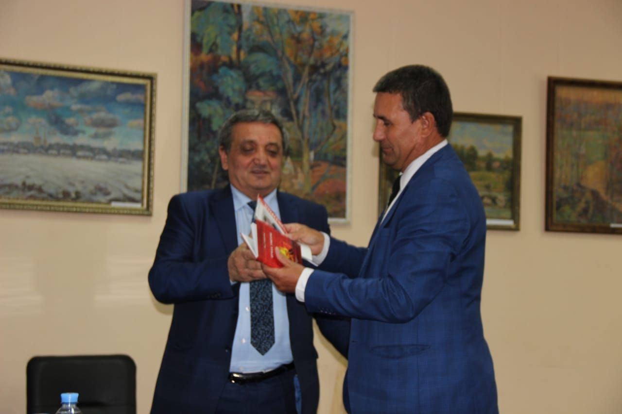 Расул Гамзатовăн сăввисем Ленинград облаçӗнче чăвашла янăранă