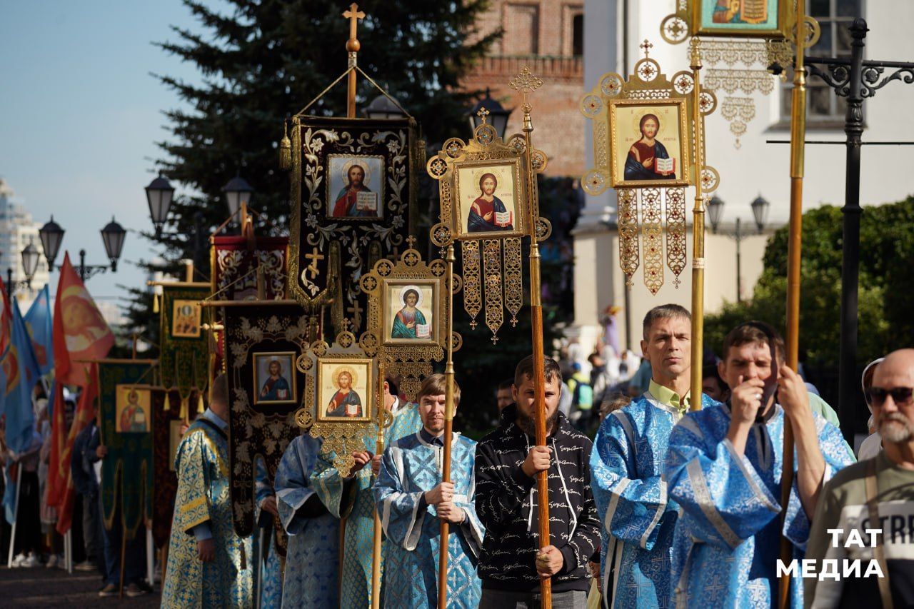 Хусана Чӗрӗлӗх кӳрекен Турă Хӗресне илсе килеççӗ
