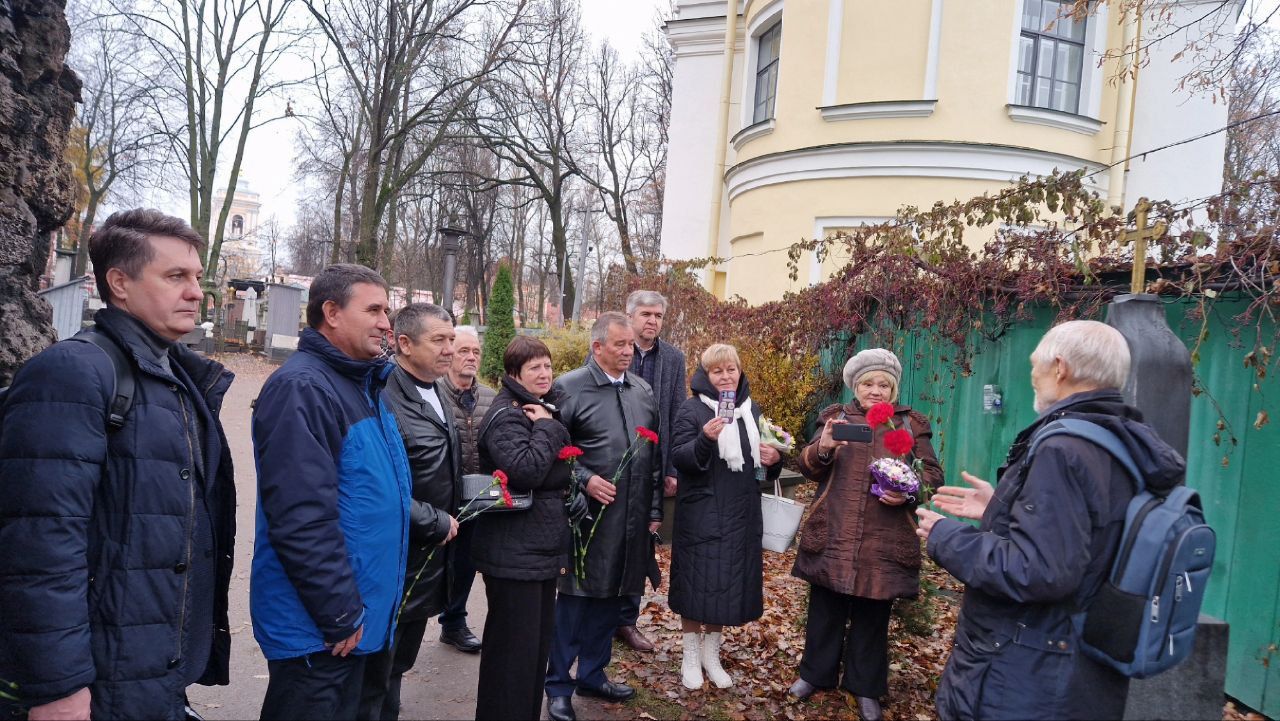 Иакинф Бичурин палăкӗ умӗнче пуç тайса таврăнтăмăр