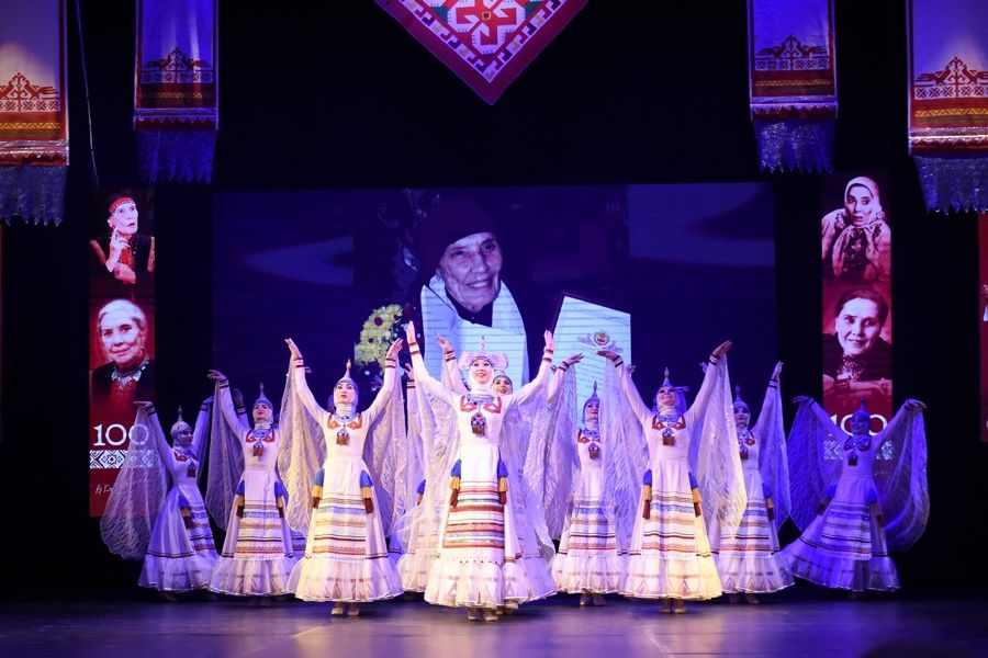 Ӗнер Шупашкарта Вера Кузьмина çуралнăранпа 100 çул çитнине халалланă асăну каçӗ иртнӗ