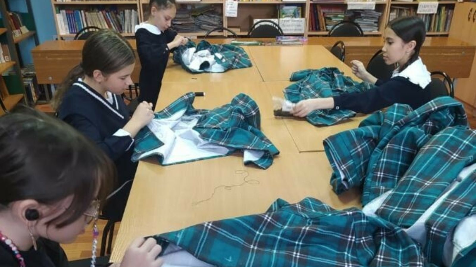Элмет ачисем аманнисене пулăшаççӗ