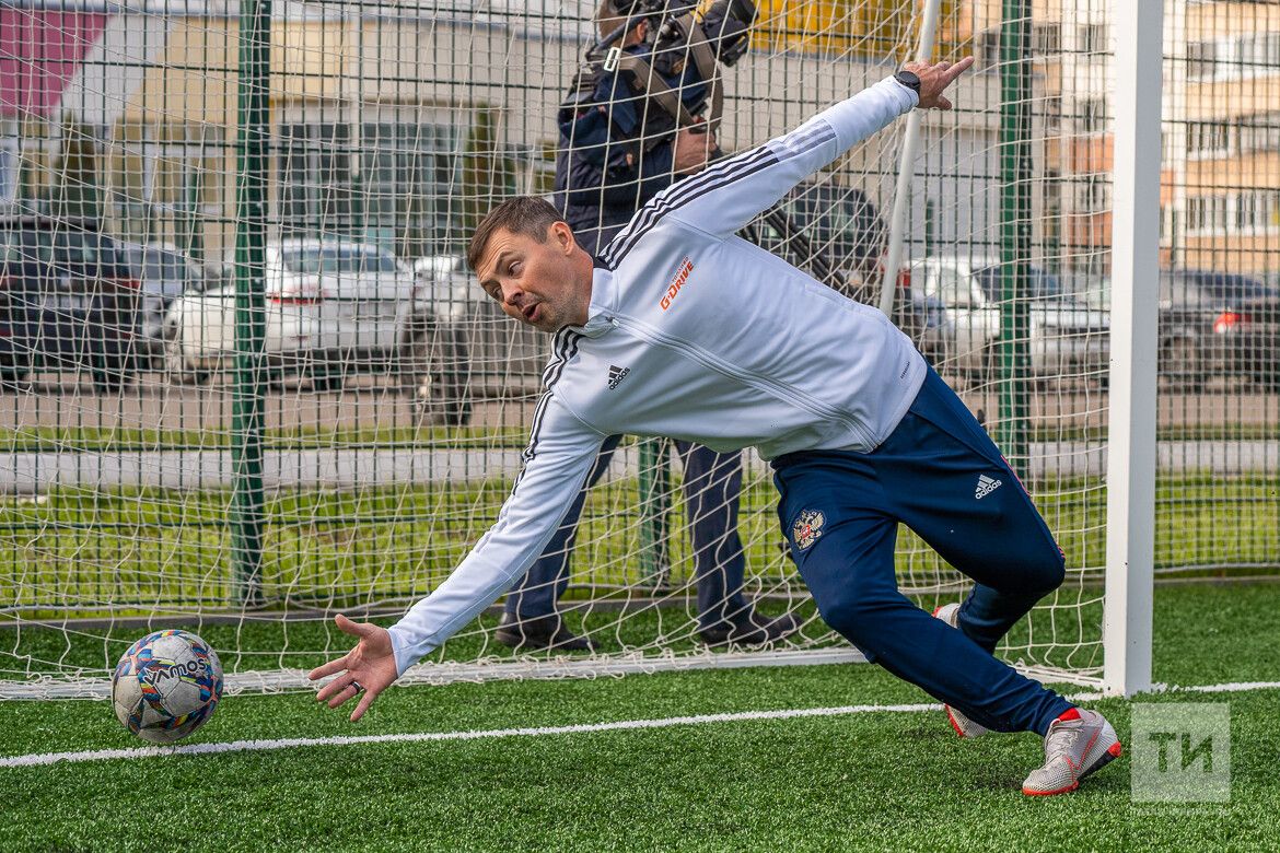 Футбол Хусана таврăнать