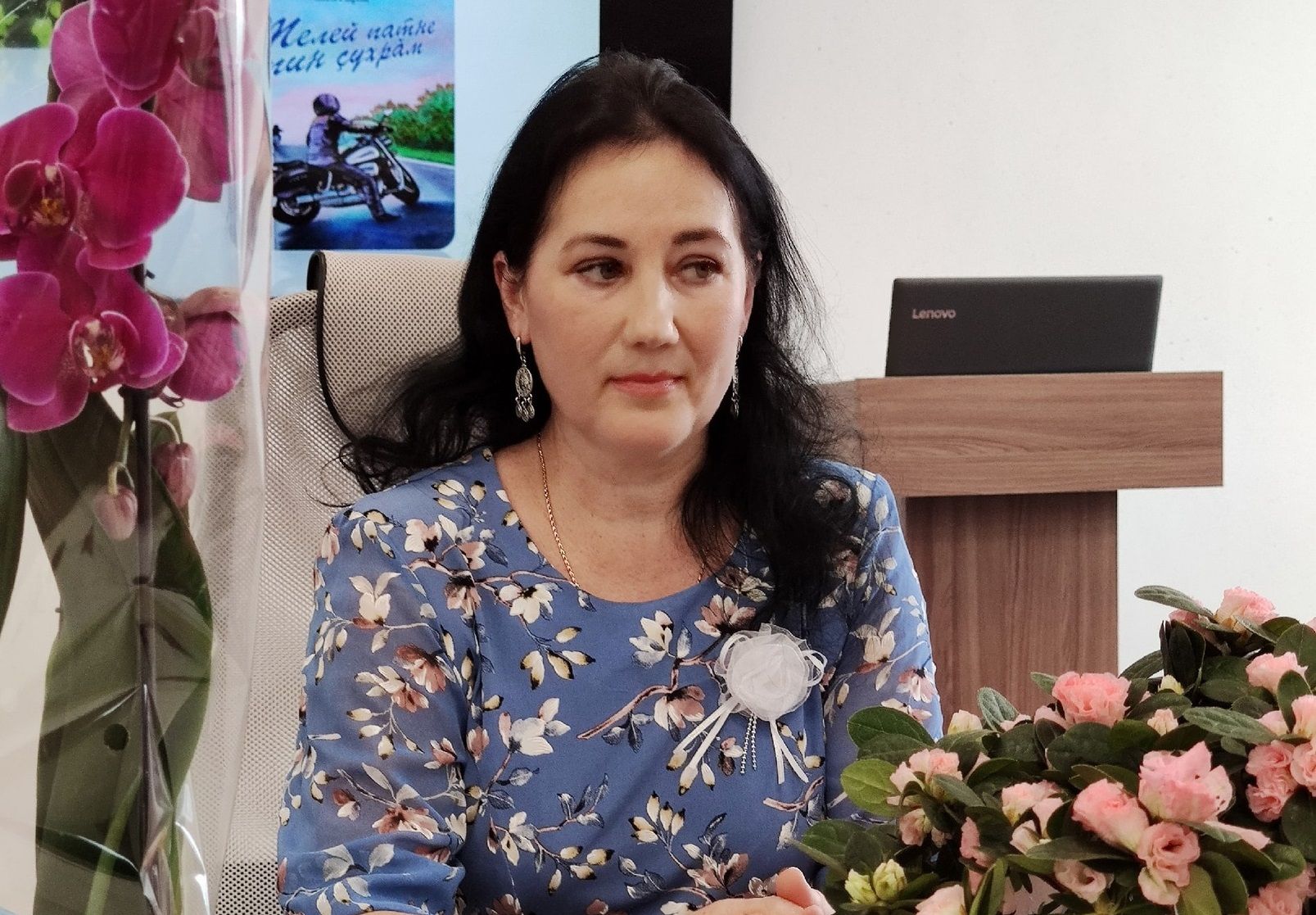 Елен Нарпин «Телей патне пин çухрăм» кӗнекине сӳтсе яврӗç