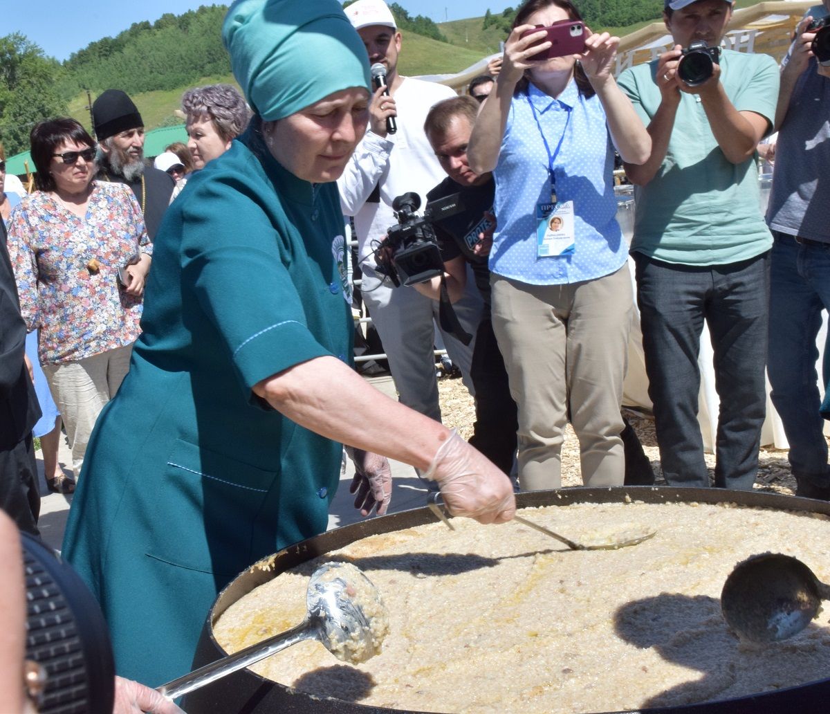 Удмуртсен пăтти  Раççейӗн Гиннес рекорчӗсен кӗнекинче