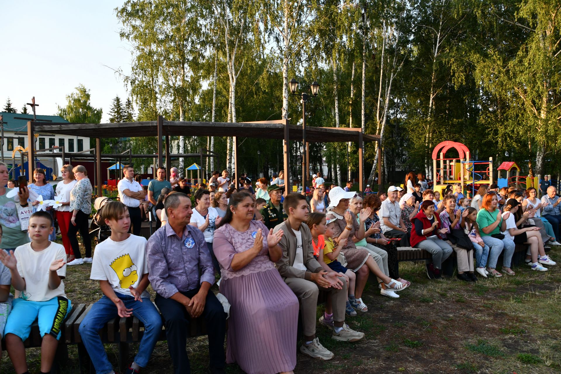 Июлӗн 7-мӗшӗнче Аксури тӗп паркра Çемьепе юрату тата шанчăклăх кунне халалланă уяв мерпориятийӗ иртнӗ