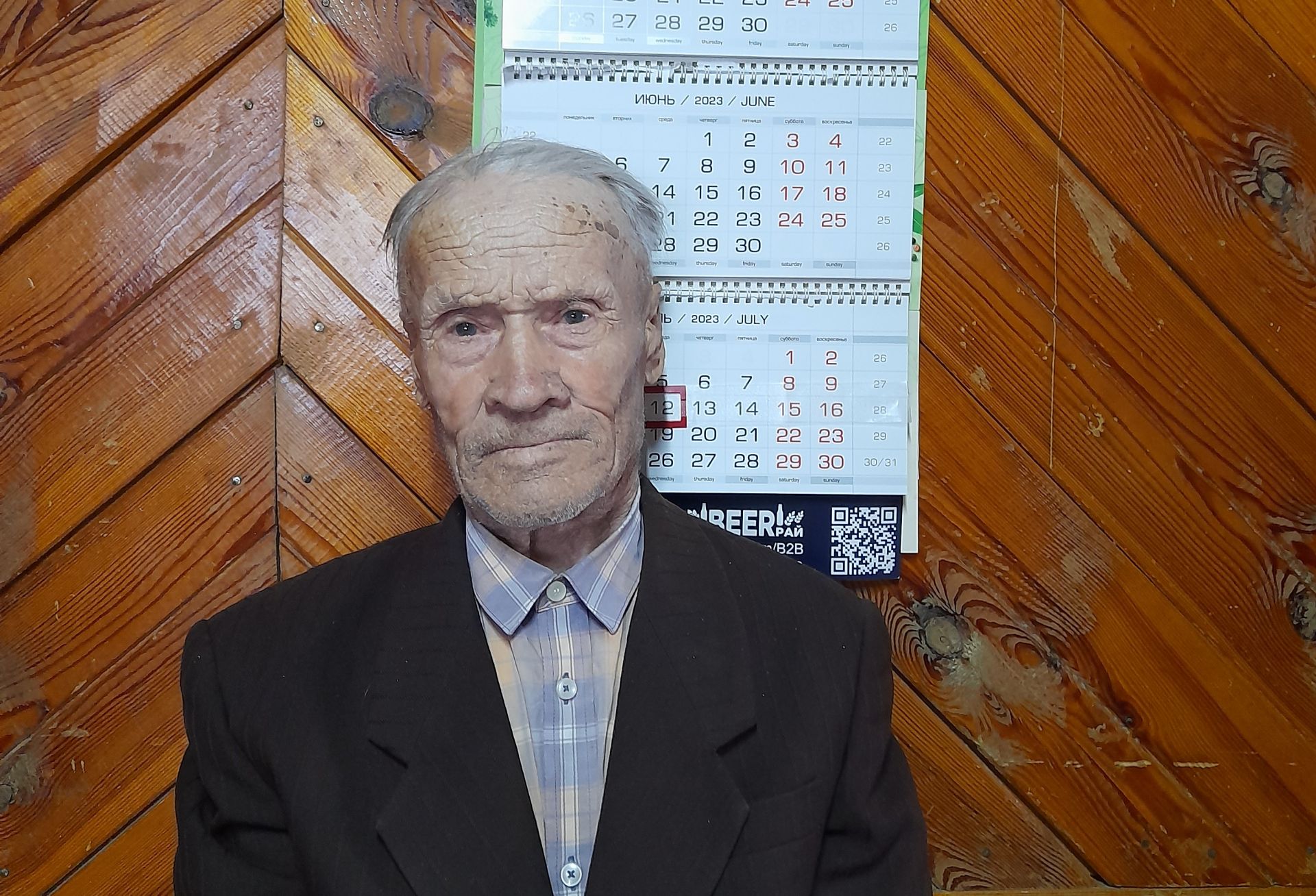88 çулпа пыракан Виччинкка тете паян та ял тăрăх велосипедпа çӳрет, ӗмӗрӗпех кăмăлланă ик урапаллă тусне пăрахмасть