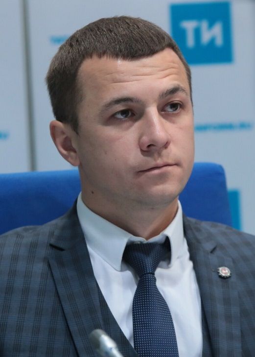 Паллашăр, çӗнӗ директор