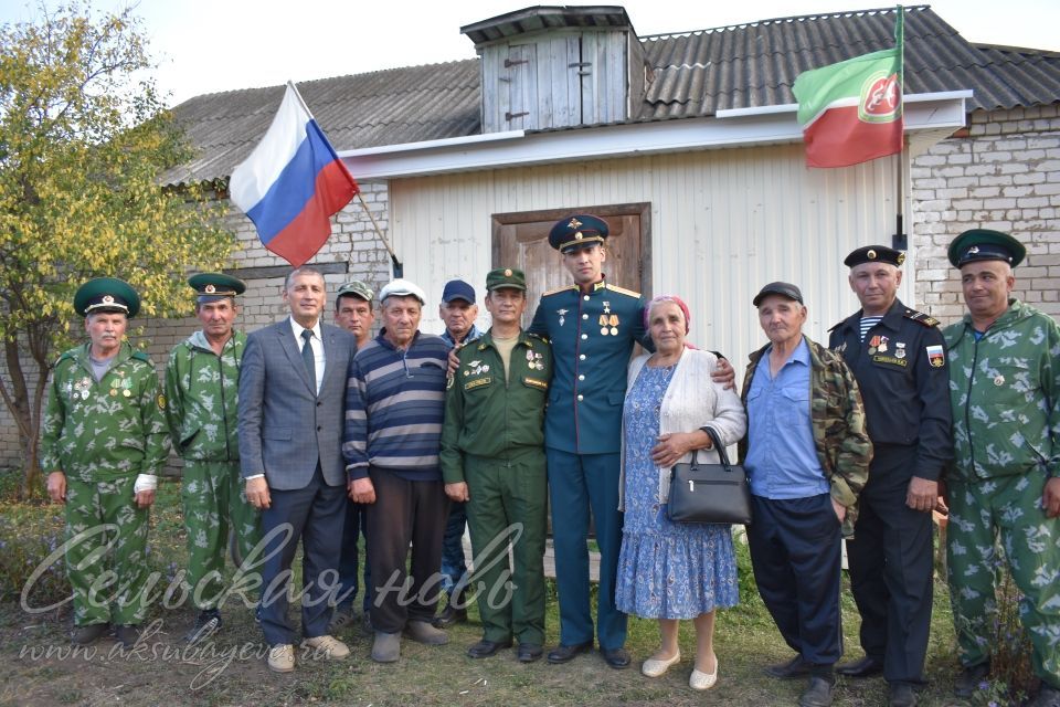 Тан мар çапăçура тăшманăн сакăр бронетехникине пӗччен тӗп тума пултарнă «Алеша» танкăн командирӗ Расим Баксиков çурма чăваш