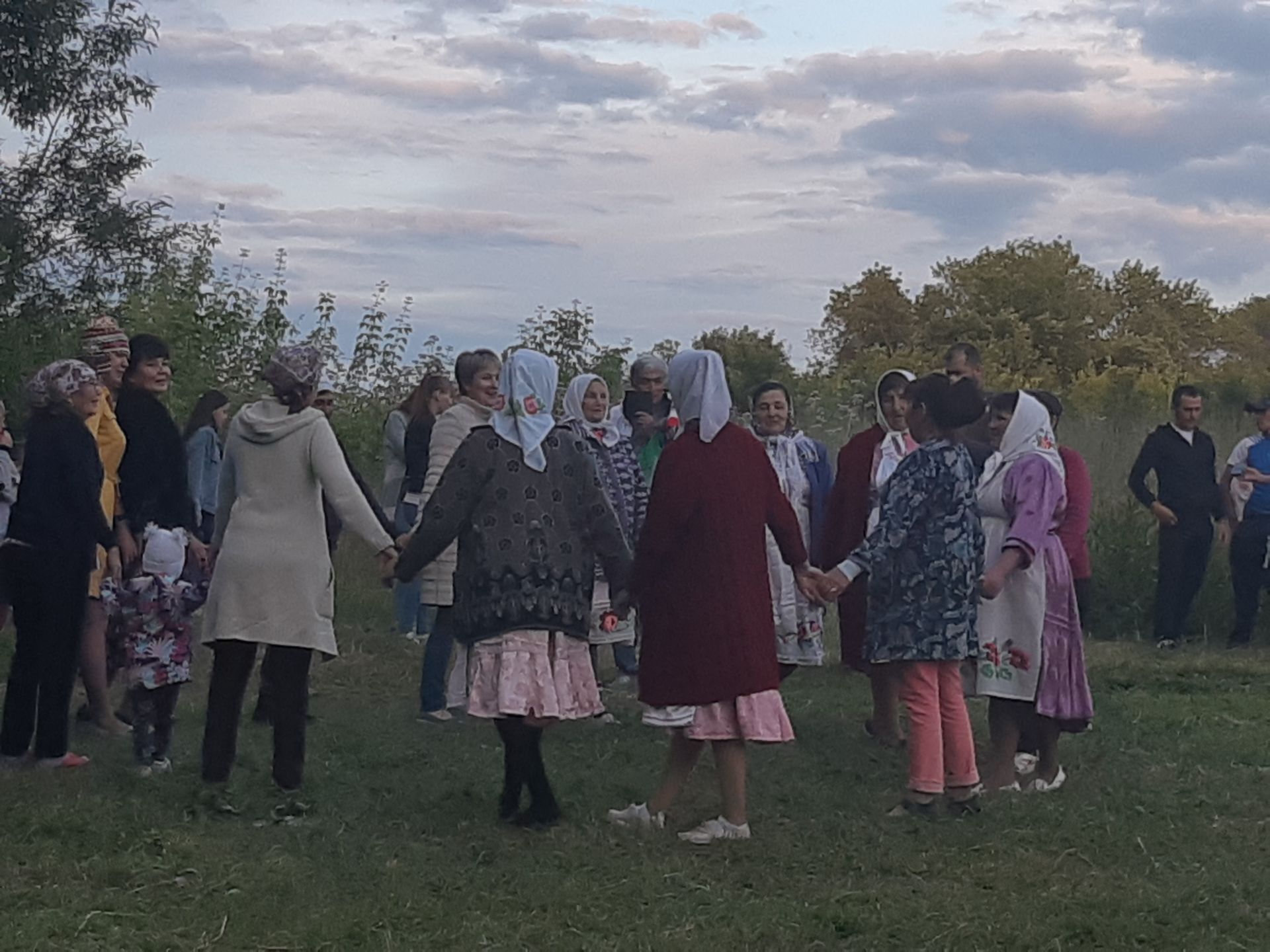 Ыран ТР ӗçпе ӗçлӗх тата социаллă хӳтлӗх министрӗн çумӗ Юлия Абдреева ваттисемпе «Тӳрӗ çыхăнăва» тухать