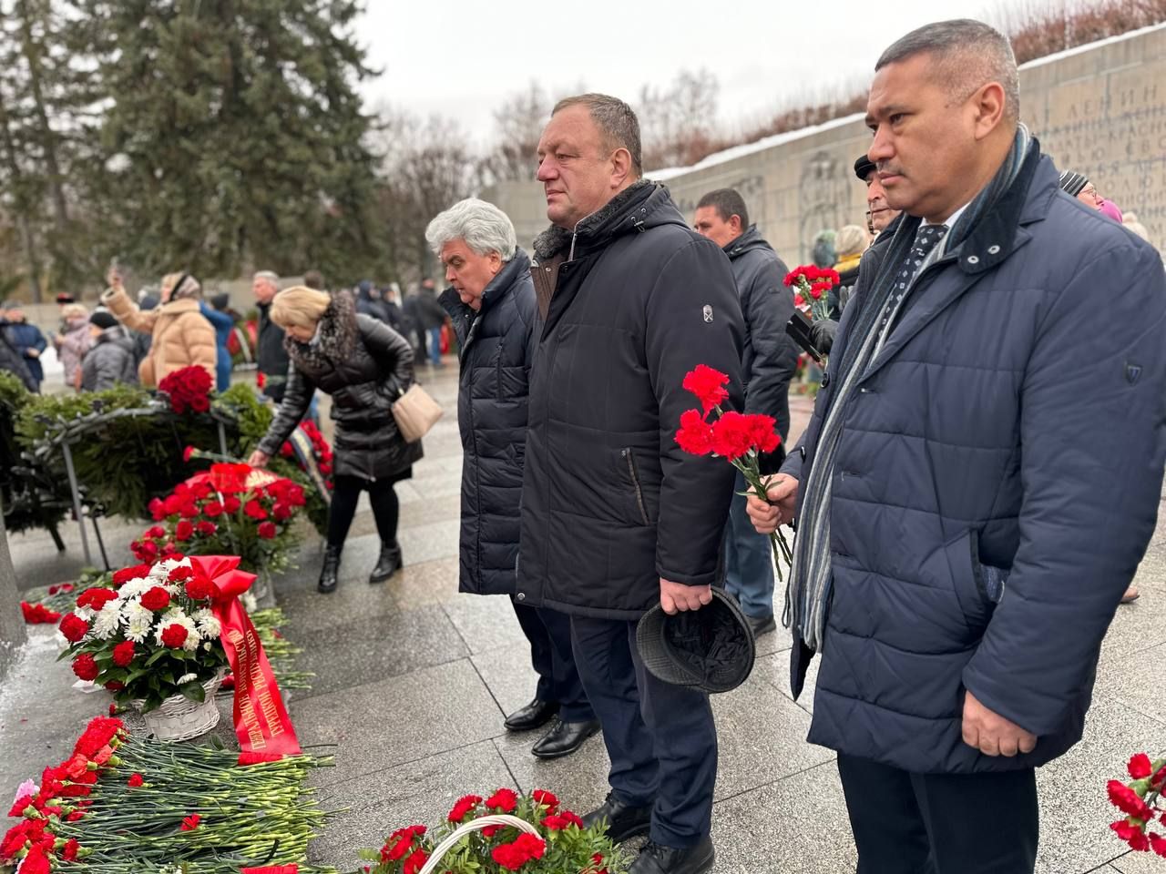 Ленинграда блокадăран хăтарнăранпа 80 çул: Пискарев масарӗнче пытарнă кашни чăваш салтакӗн ятне тупса палăртнă