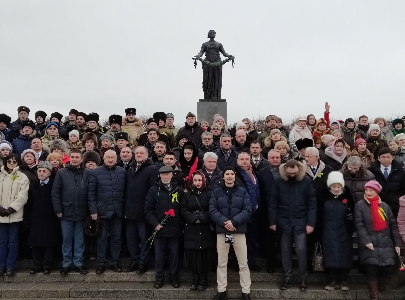Ленинграда блокадăран хăтарнăранпа 80 çул: Пискарев масарӗнче пытарнă кашни чăваш салтакӗн ятне тупса палăртнă