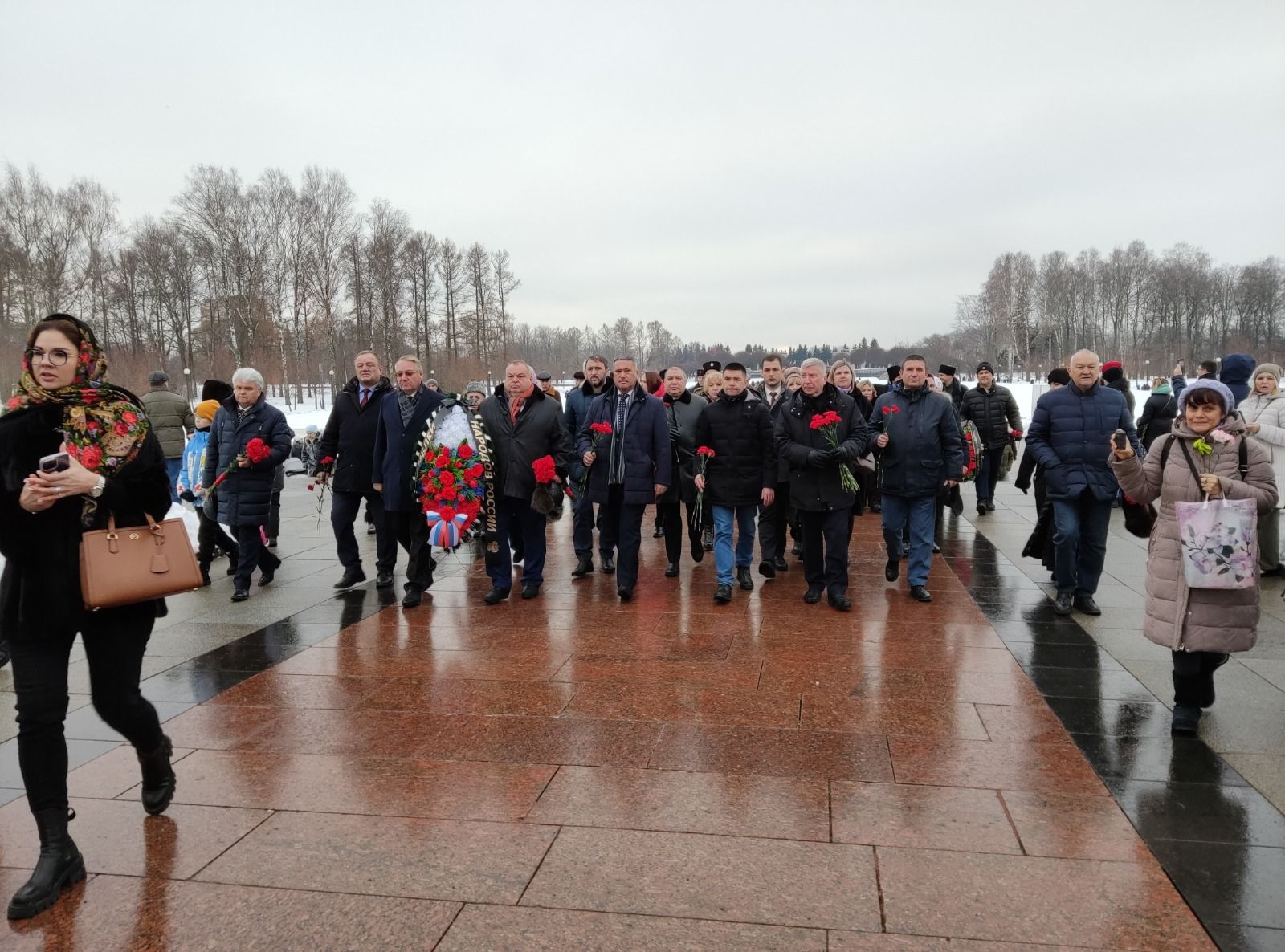 Ленинграда блокадăран хăтарнăранпа 80 çул: Пискарев масарӗнче пытарнă кашни чăваш салтакӗн ятне тупса палăртнă