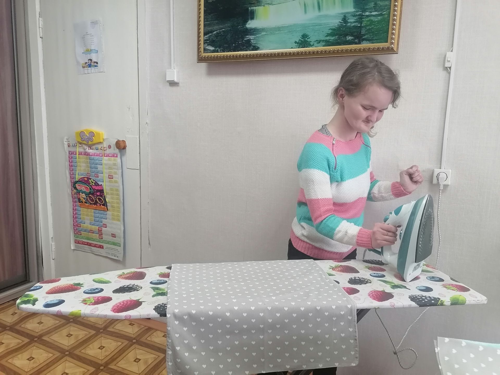 Аксури «Нежность» социаллă тивӗçтерӗвӗн комплекслă центрӗнче инвалид ачасемпе çамрăксене хăйтӗллӗнлӗхе хăнăхтараççӗ